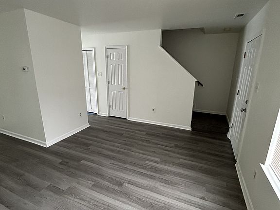 4th image of 2203 Tall Pnes