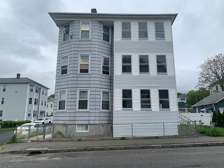 27 Granby Rd — Photo 1