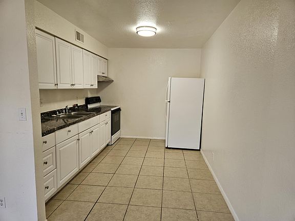 4th image of 2431 N Amarillo St #8