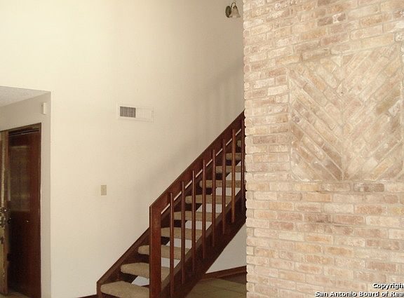 5th image of 2810 Burnt Oak St