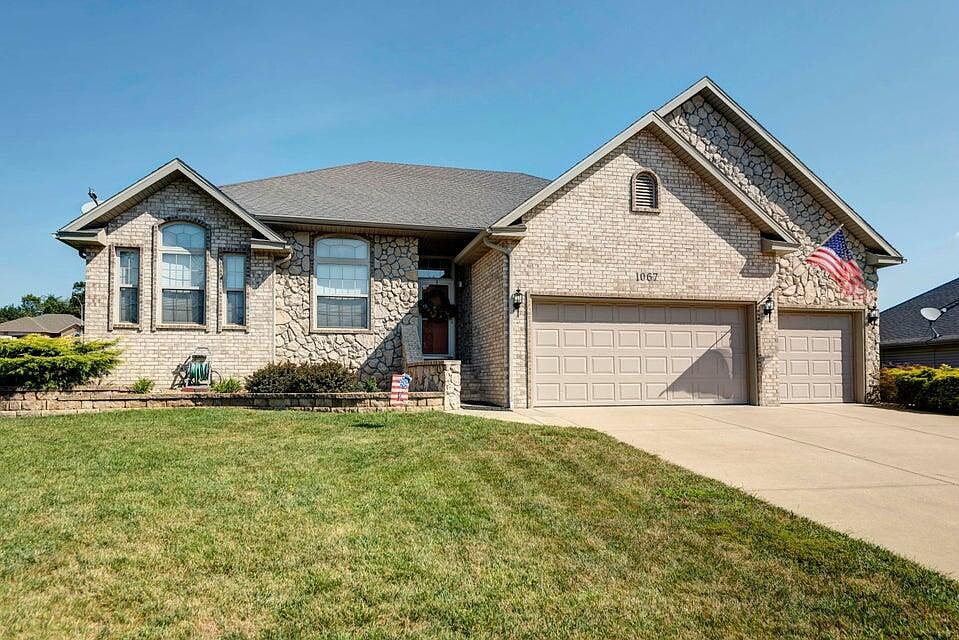 1st image of 1067 E Daisy Falls Drive