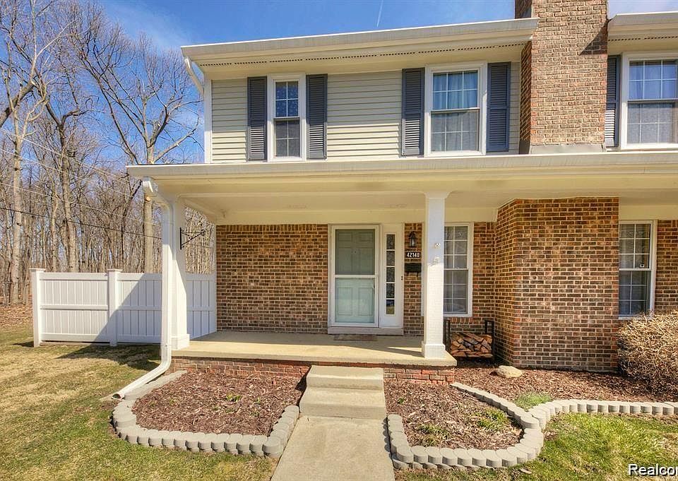 1st image of 42140 Pellston Dr