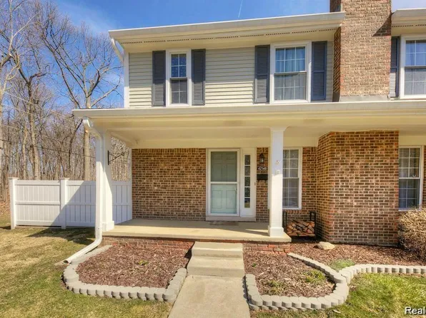 42140 Pellston Dr, Northville, MI 48167