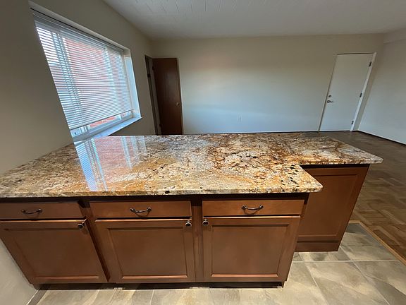 5th image of 124 Lacrosse St #102