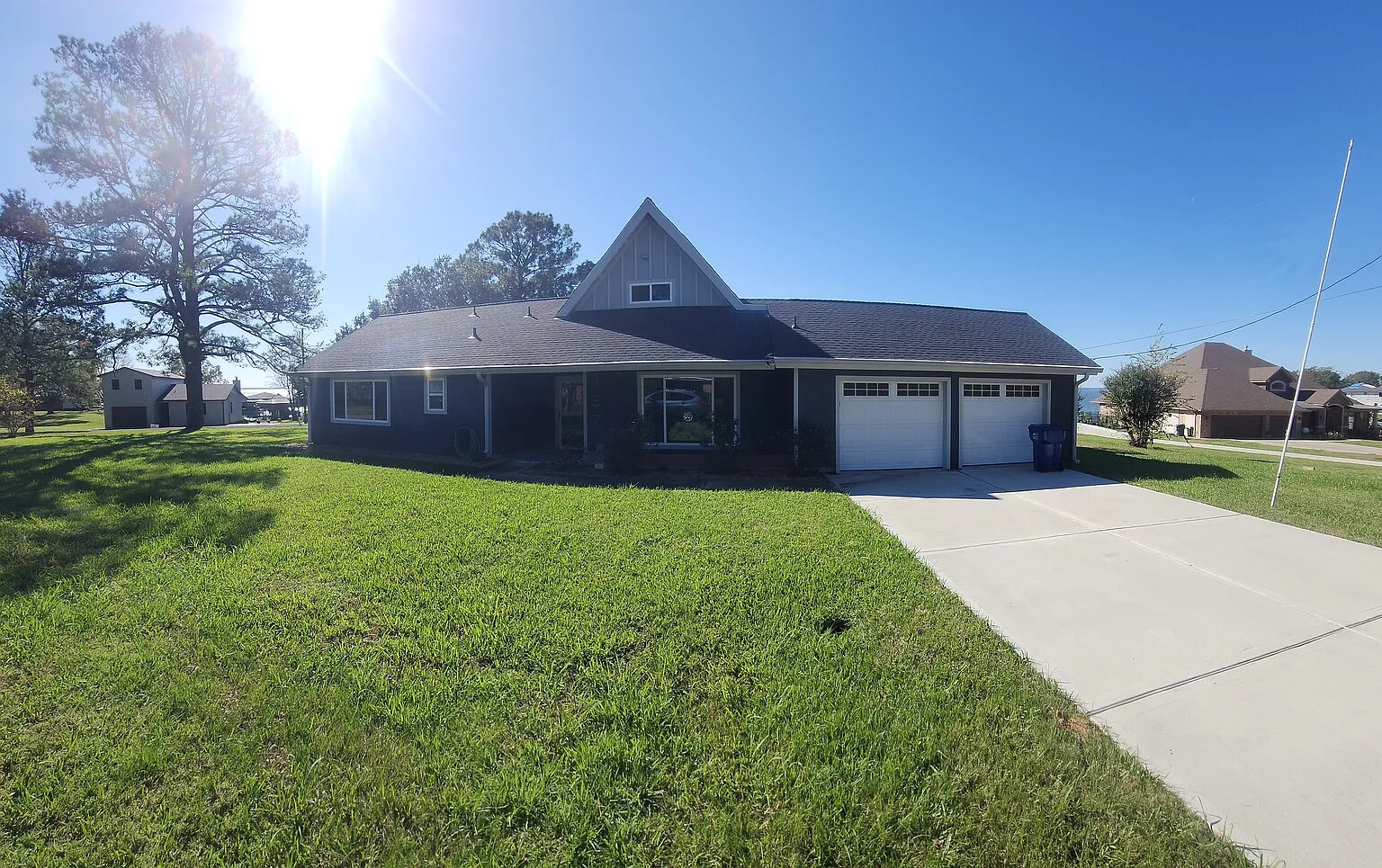 Lazy Dayz Livingston Retreat — Photo 1