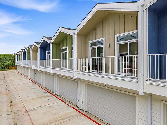 4th image of 2925 Spruce Valley Ln #405