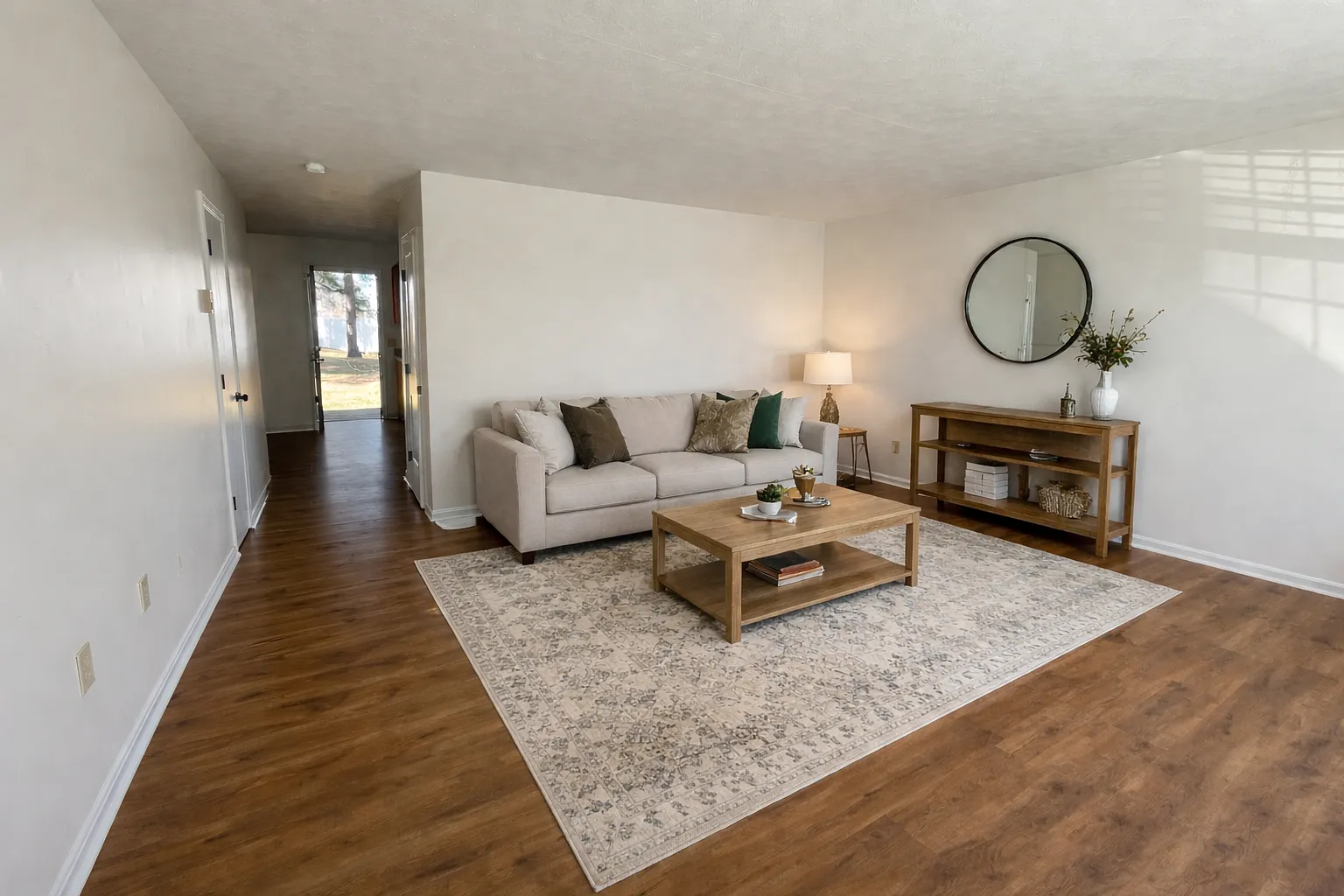3 bed, 1.5 bath, 1200 sqft, $1,950 — Photo 2