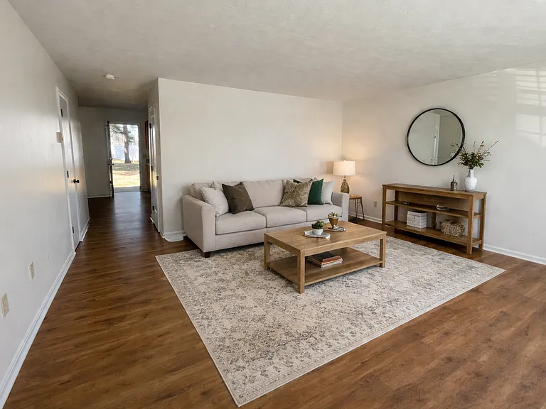 100 Warren Cir — Photo 2