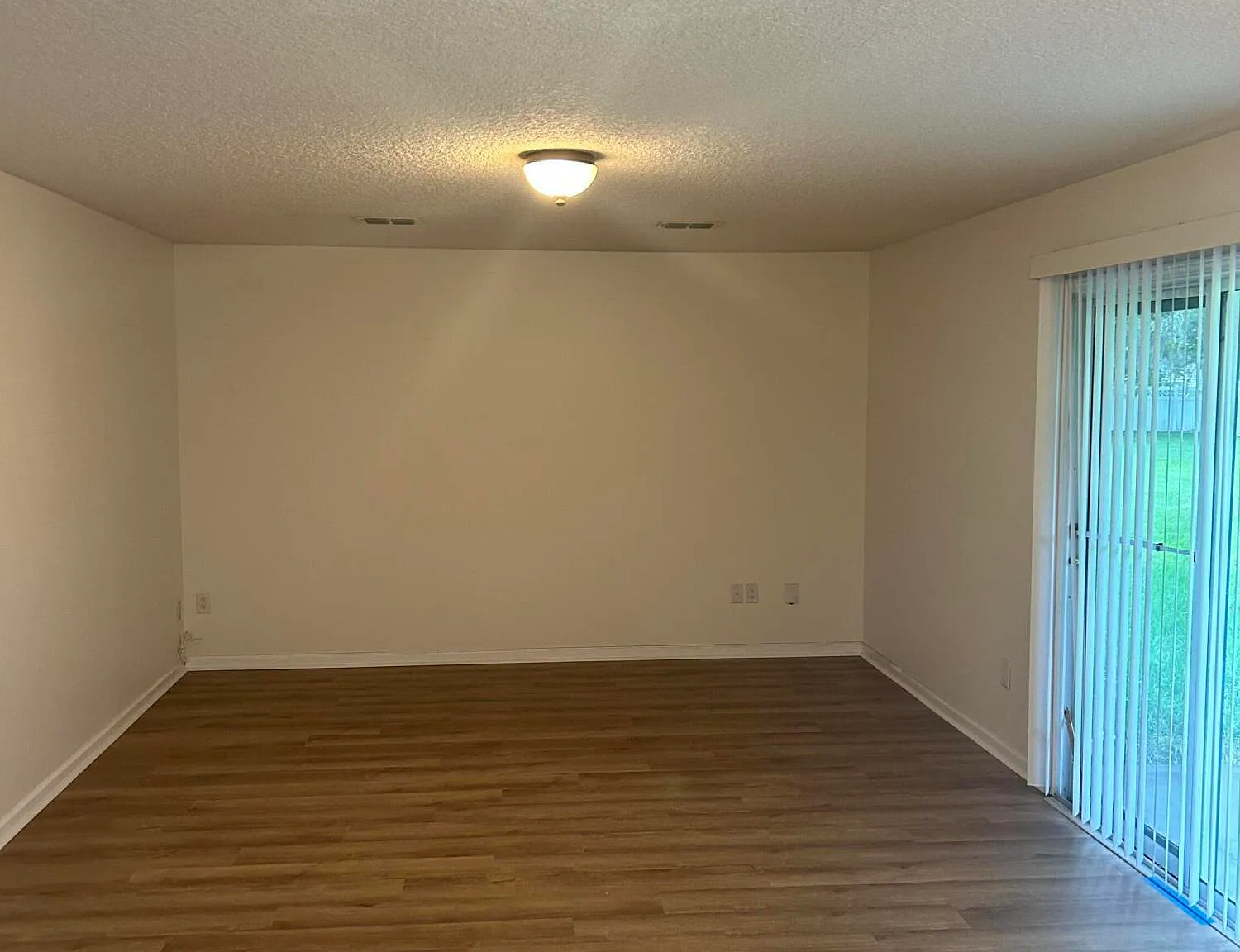 5 bed, 3.0 bath, 2130 sqft, $2,395 — Photo 4