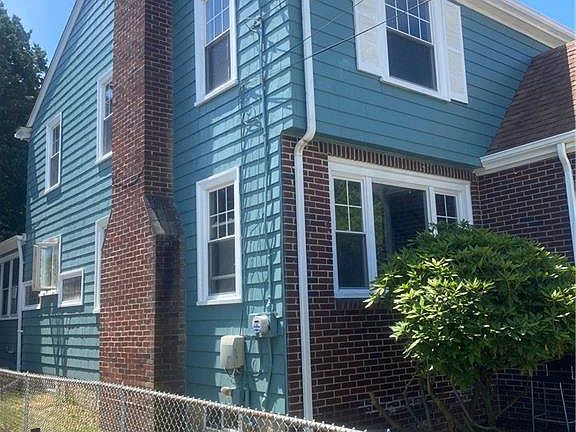 4th image of 40 Amherst Ave