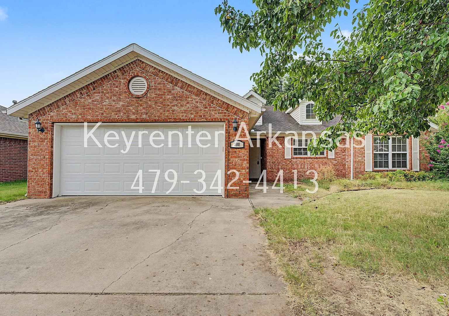 Beautiful 3 Bed, 2 Bath Bentonville Home with Fireplace & Fenced Backyard — Photo 1