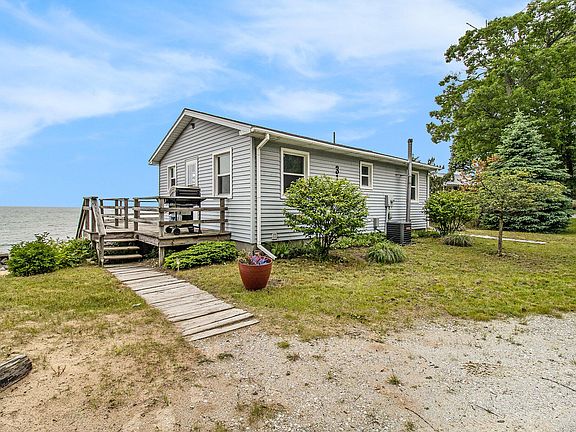 2nd image of 3143 N Lakeshore Dr