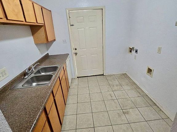 4th image of 2660 Berryhill Dr
