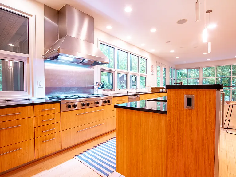1604 Pathway Dr — Photo 3