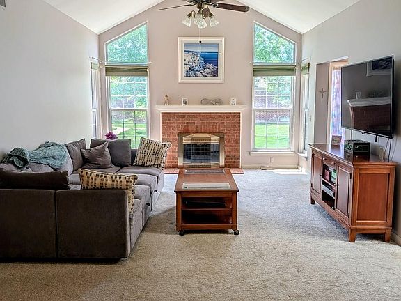 3rd image of 30592 Lynn Ct