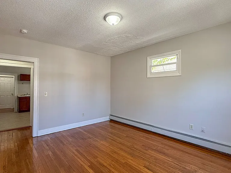 450 Barbour St — Photo 3