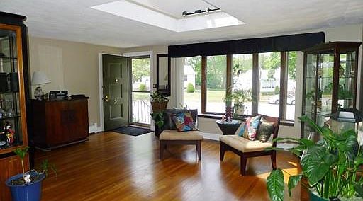 4th image of 26 Edythe Ln