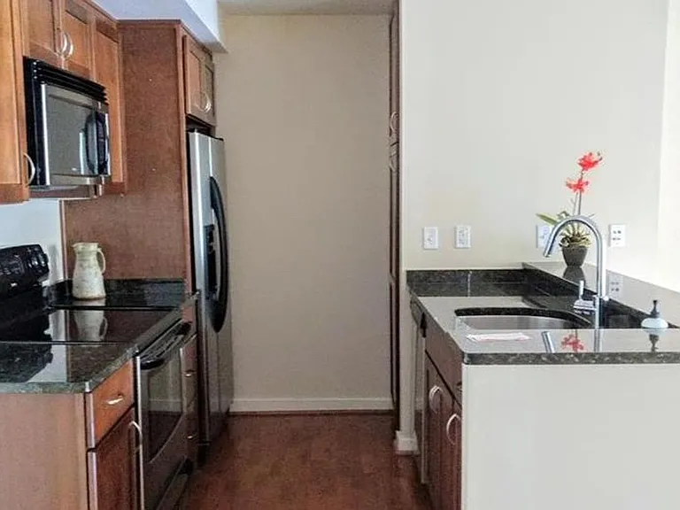 428 Monroe Ln #107 — Photo 2