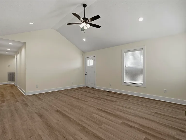 498 Tundra Ave — Photo 6
