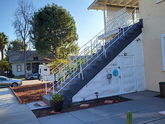 Walk way to Lemon Ave.