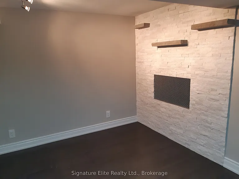 239 Lambton Ave #BASEMENT — Photo 2