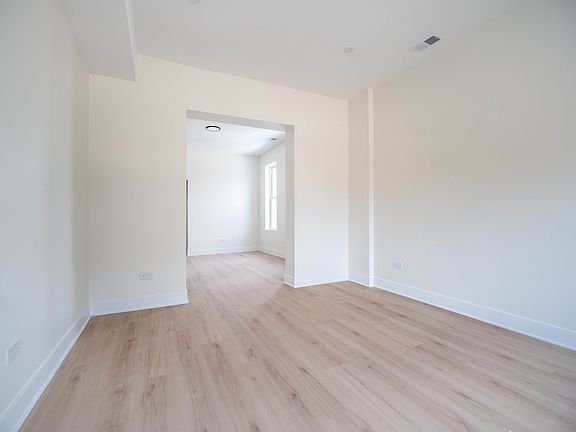 3rd image of 2753 W Chicago Ave