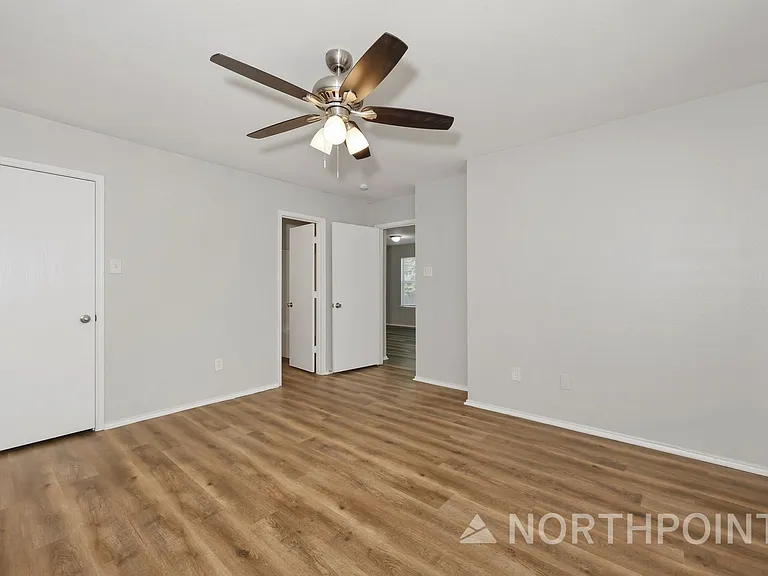 3075 Saint Nicholas Dr — Photo 8