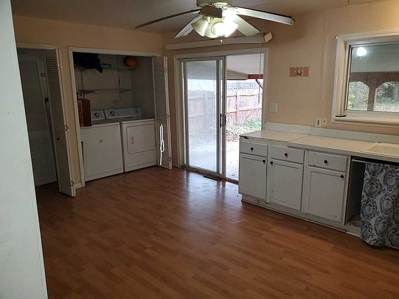4th image of 2216 Parkrose St