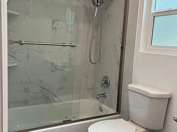 4th image of 11725 York Ave #1