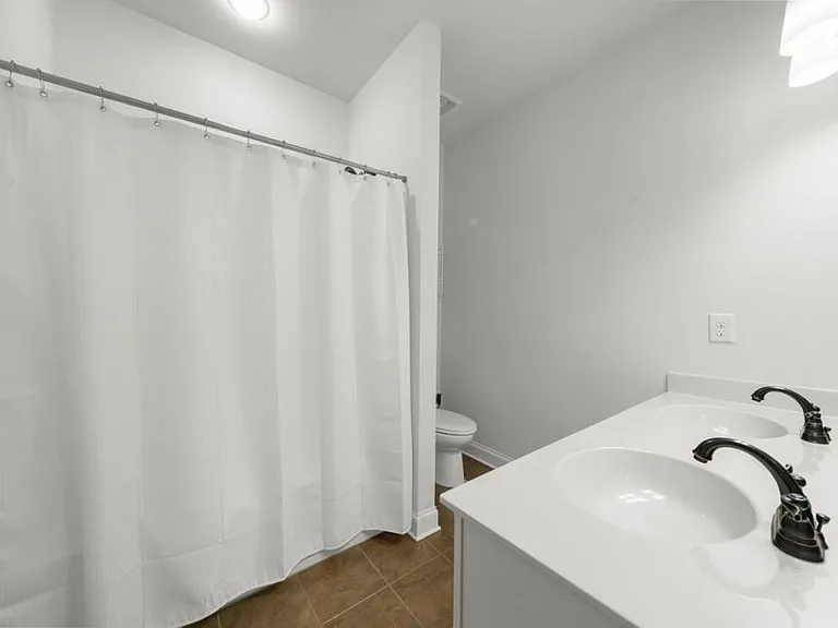 410 Rose Garden Ln — Photo 37