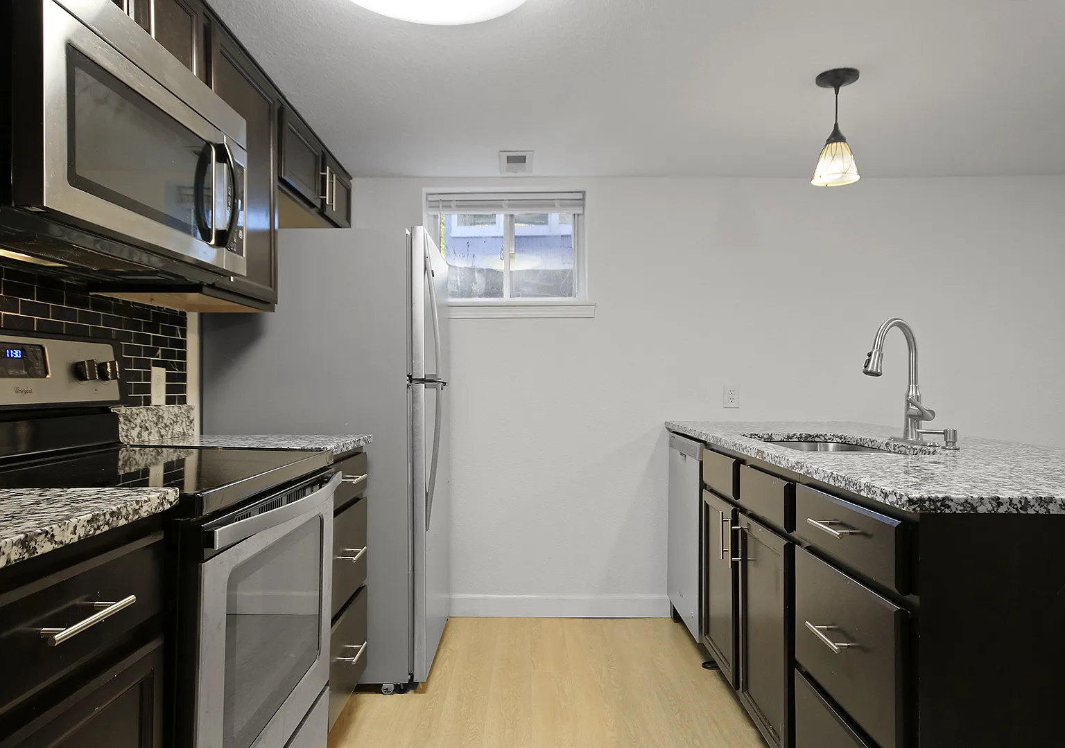 2 bed, 1000 sqft, $1,295 — Photo 2