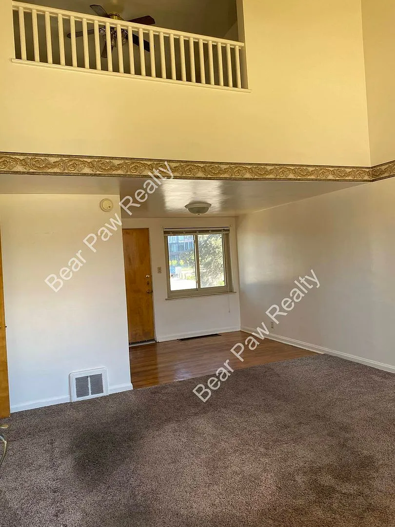 185X Crook Ave — Photo 4