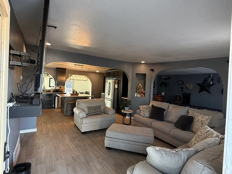 10443 Kendall St — Photo 2