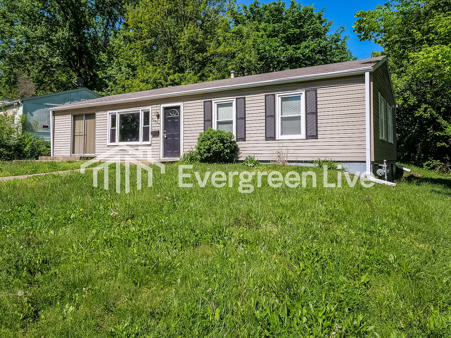 3 bed, 1.0 bath, 1225 sqft, $1,445 — Photo 2