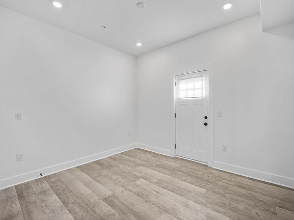 2nd image of 2428 Clifford St #2