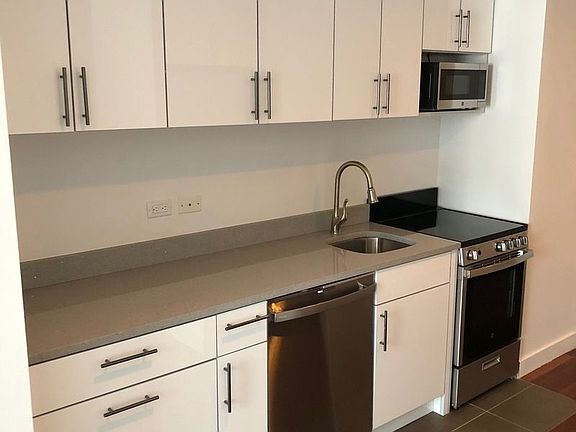 3rd image of 600 W 42nd St #318