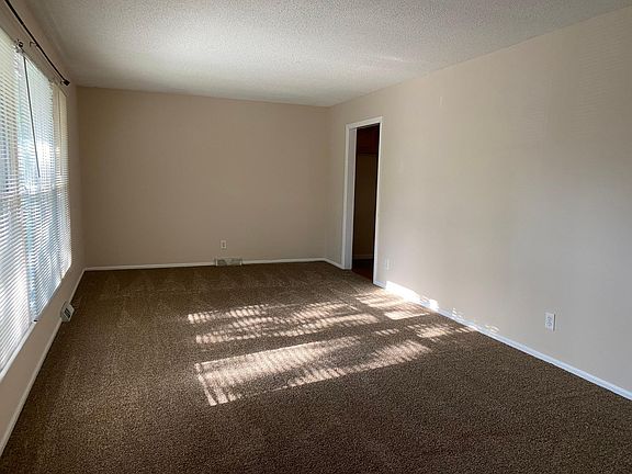 5th image of 11815 Smalley Ave