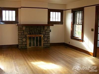 The living room measures approx. 13.5 x 27.0 feet.