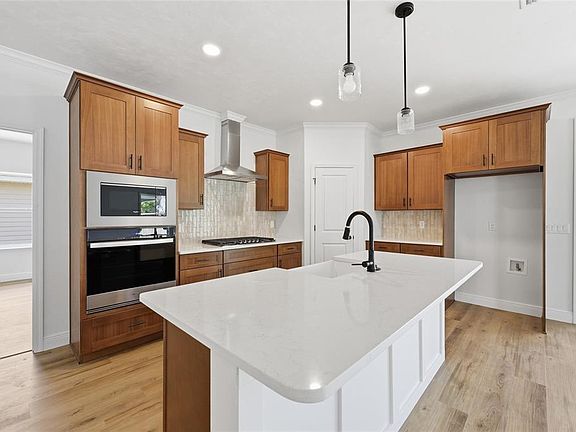 4th image of 6710 SW 10th Ln