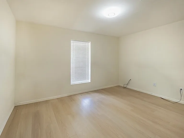 635 Chapel Hill Dr — Photo 5