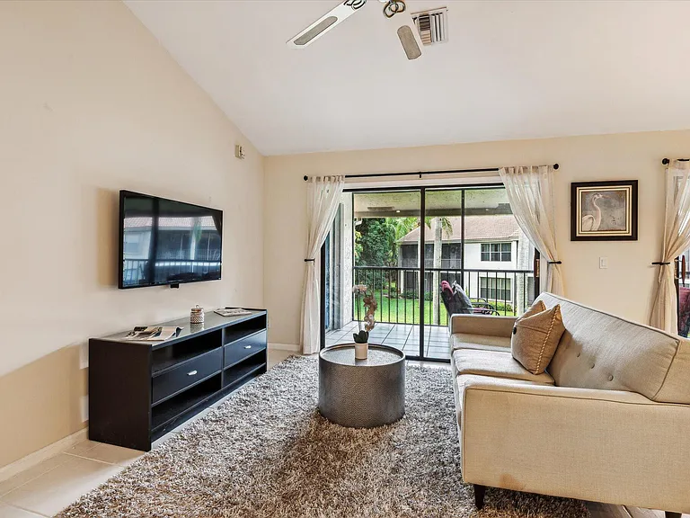 5750 Coach House Cir #G — Photo 6