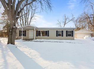 1101 James Ct, Mahomet, IL 61853