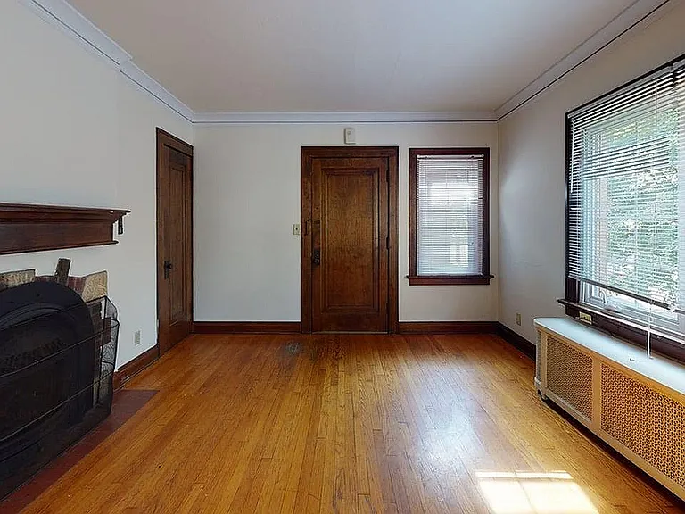2530 Kendall Ave — Photo 10