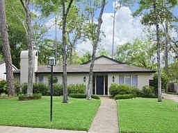 10223 PINE FOREST This wonderful 4/2/1 spacious home has been totally updated with many designer tou