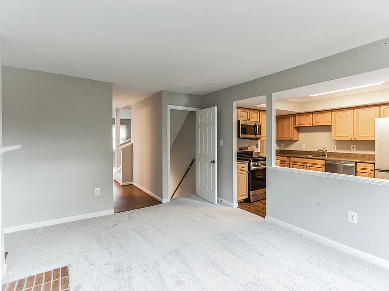5335 Lake Cove Ct — Photo 13