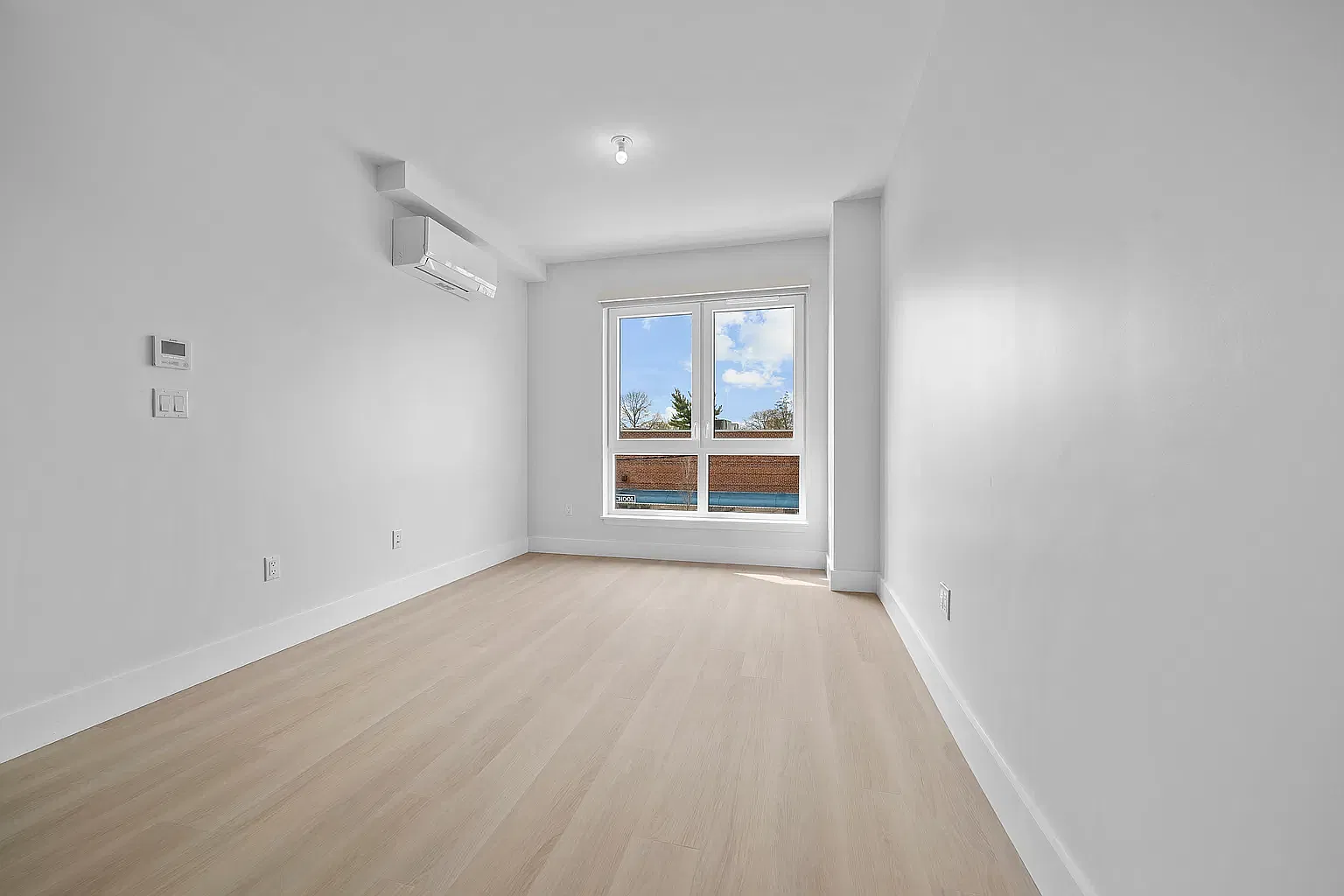 77-63 Vleigh Place — Photo 3