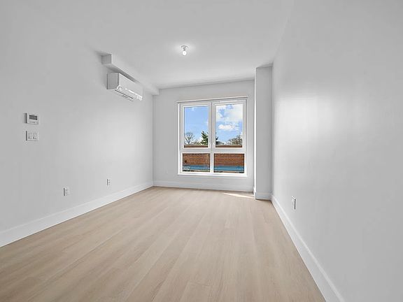 3rd image of 77-63 Vleigh Pl #416