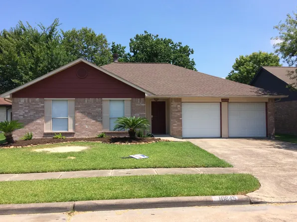 10845 E Idlewood Dr, La Porte, TX 77571