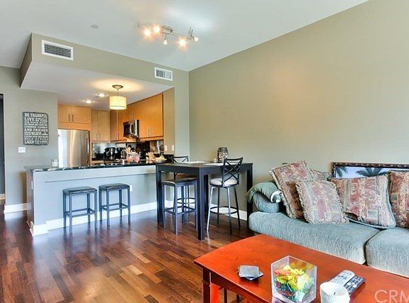 3rd image of 150 The Promenade N Unit 521