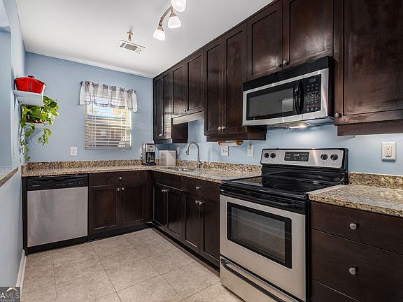 3rd image of 205 Winding River Dr Unit B